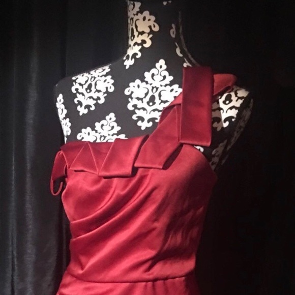 Fabulous Formal Red One Shoulder Cocktail Dress - Picture 6 of 8
